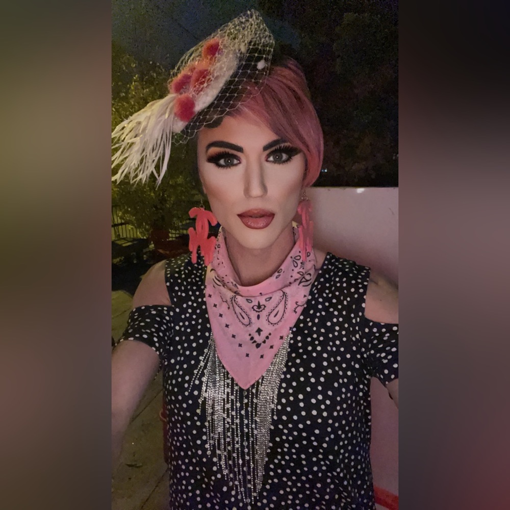 LIVE SHOWS / HOST APPRECIATION - Picture 13 of 14